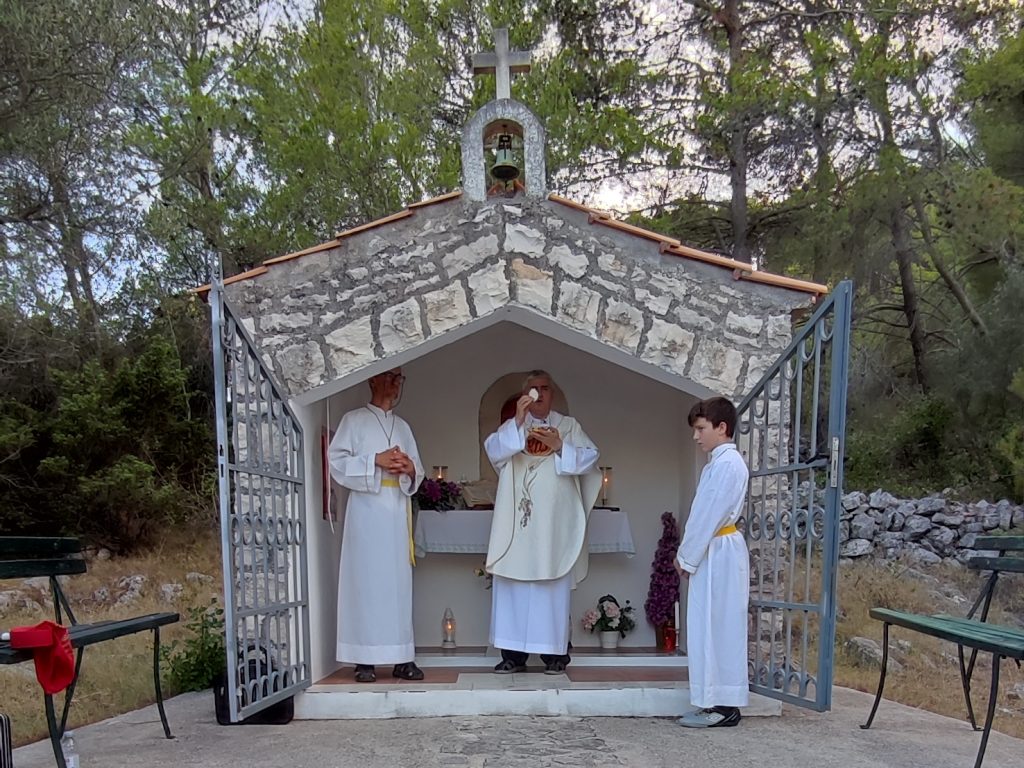 Blagdan Marije, Kraljice neba i zemlje, proslavljen na Bristvi