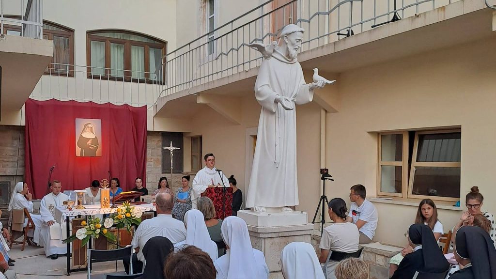 Don Ivo Markić na devetnici u Blatu o primjećivanju potreba drugih osoba