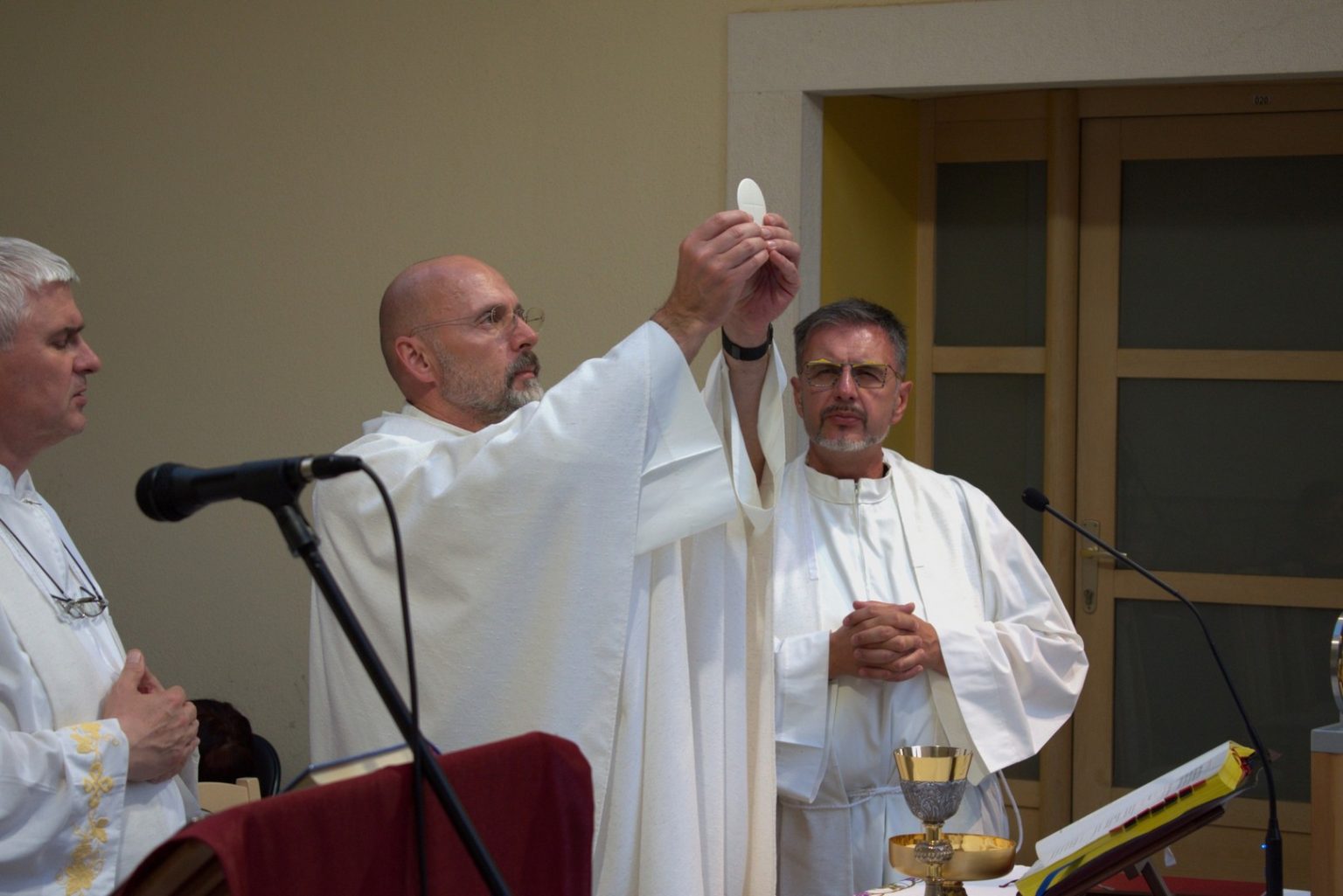 Vjernici iz Žrnova na devetnici bl. Mariji Propetog u Blatu