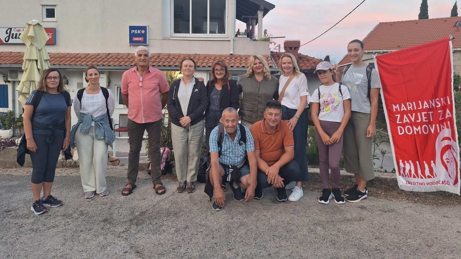 Priključnom rutom skupina vjernika iz Konavala bila je dio Marijanskog zavjeta za Domovinu