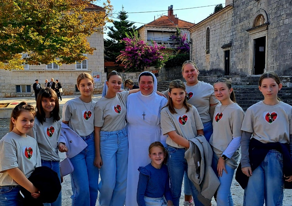 “Biseri Očeva milosrđa” izveli igrokaz i prikupljali priloge za misije