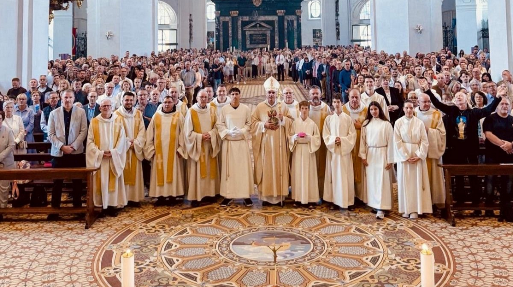 Biskup Glasnović predvodio zavjetno hodočašće Hrvata iz Švicarske Majci Božjoj u Einsiedeln