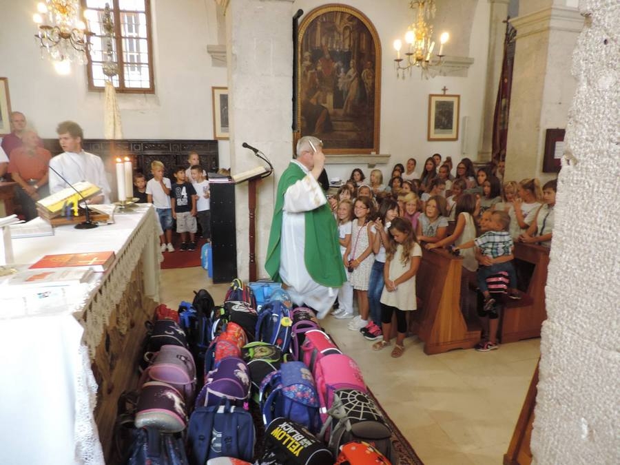 Povodom početka školske godine u Blatu blagoslovljeni prvašići, torbe i knijge